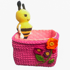 Ροζ πλεκτό καλάθι «πλέκτη μελισσούλα». Διαστάσεις : Καλάθι: 19*15 εκ. - Μελισσούλα: 20*11 εκ. - κορίτσι, για παιδιά, ζωάκια - 2