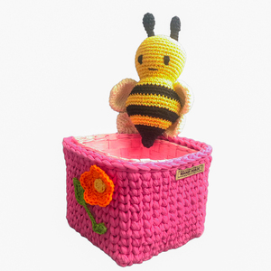 Ροζ, τετράγωνο πλεκτό καλάθι «μελισσούλα». Διαστάσεις : Καλάθι: 14*14 εκ. - Μελισσούλα: 18*10 εκ. - κορίτσι, για παιδιά, ζωάκια - 4