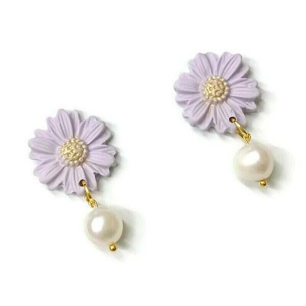 Flowers and pearls - Σκουλαρίκια μαργαρίτες από λιλά πηλό και μαργαριτάρια - μαργαριτάρι, επιχρυσωμένα, πηλός, λουλούδι, ατσάλι - 3