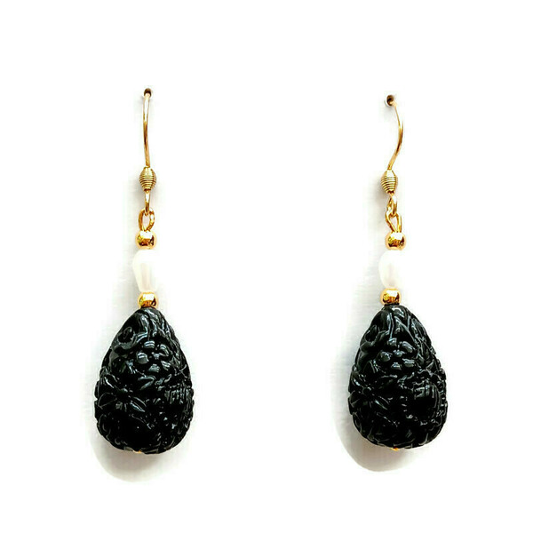 Gems collection - Σκουλαρίκια με μαύρη πάστα κοραλλιού και ανάγλυφα σχέδια - ημιπολύτιμες πέτρες, επιχρυσωμένα, δάκρυ, ατσάλι, boho