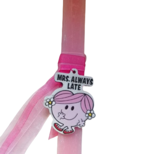 Λαμπάδα αρωματική ξυστη ροζ πλακέ 32 εκμε ξυλινο μαγνητακι "Mrs always late" - κορίτσι, λαμπάδες, για παιδιά, για ενήλικες, για εφήβους - 2