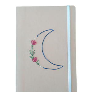 Κεντημένο τετράδιο Α5 ενός θέματος με θέμα φεγγάρι με λουλούδια - τετράδια & σημειωματάρια