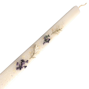 Λευκή λαμπάδα με μωβ λουλουδάκια και γκλίτερ. - Διαστάσεις λαμπάδας: 36*3*1 εκ. - κορίτσι, λουλούδια, λαμπάδες, για ενήλικες - 4