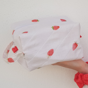Νεσεσέρ - makeup bag/pouche με σχέδιο φράουλα - ύφασμα, καλλυντικών, ταξιδίου