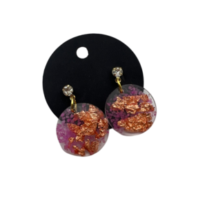 Σκουλαρικι σε σχημα κυκλου με γεμισμα ρητινης, λεπτομερειες ροζ πετραδι και φυλλα χρυσου, 2cm - ημιπολύτιμες πέτρες, στρας, γυαλί, επιχρυσωμένα, μικρά