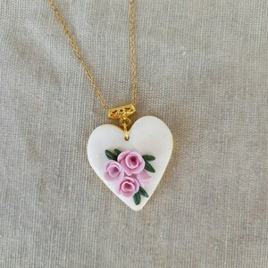 Κολιε απο πολυμερικο πηλο σχέδιο καρδια με ροζ λουλουδια. - επιχρυσωμένα, καρδιά, πηλός, κοντά, ατσάλι - 4