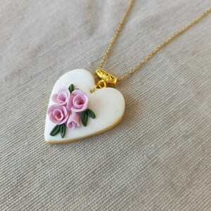 Κολιε απο πολυμερικο πηλο σχέδιο καρδια με ροζ λουλουδια. - επιχρυσωμένα, καρδιά, πηλός, κοντά, ατσάλι - 5