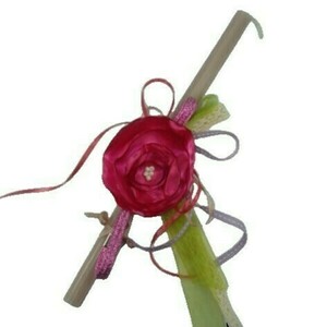 Λαμπάδα για κορίτσι με κορδέλα μαλλιών Lurex στολισμένη με Φούξια σατέν λουλούδι - κορίτσι, λουλούδια, λαμπάδες, για παιδιά