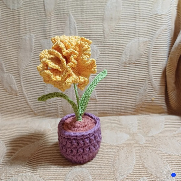 Πλεκτό γλαστράκι μωβ με κίτρινο γαρίφαλο 14 εκ - ύφασμα, μινιατούρες φιγούρες, μαλλί felt, ανοιξιάτικα λουλούδια - 2