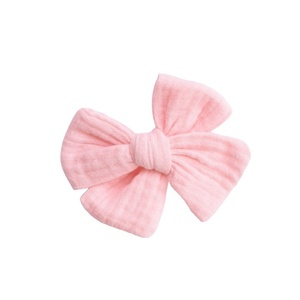 Χειροποίητο φιογκάκι με κλιπ: ροζ μουσελίνα - hair clips