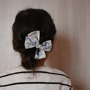 Χειροποίητο φιογκάκι μαλλιών με κλιπ: μπλέ πανσές - hair clips, 100% βαμβακερό - 2