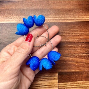 Ασημένιοι κρίκοι με μπλε μεταξωτά κουκούλια - κρίκοι, λουλούδι, ατσάλι, boho - 2