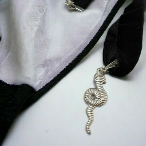 Τσόκερ με βελούδο και charm φίδι Black Velvet snake Choker Gothic Jewelry - ύφασμα, τσόκερ, βελούδο, κοντά - 2