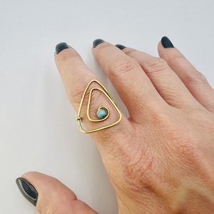 Δαχτυλίδι από ορείχαλκο σφυρήλατο Τρίγωνο ακανόνιστο με χαολίτη - ημιπολύτιμες πέτρες, επιχρυσωμένα, χάντρες, σταθερά - 3