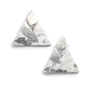 Tri-Silver | Σκουλαρίκια Κρεμαστά Τρίγωνα Φύλλα Silver (3 εκ) - πηλός, ατσάλι, μεγάλα, καρφάκι - 2