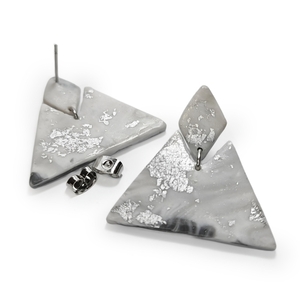 Tri-Silver | Σκουλαρίκια Κρεμαστά Τρίγωνα Φύλλα Silver (3 εκ) - πηλός, ατσάλι, μεγάλα, καρφάκι - 4