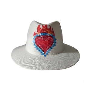 "Heart on fire" Καπέλο τύπου Πανάμα σε άσπρο χρώμα ζωγραφιεμο.στο χερι - ψάθινα