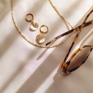 Crema sunglasses holder - ημιπολύτιμες πέτρες, αλυσίδες, κοχύλι, ατσάλι, αλυσίδα γυαλιών - 2